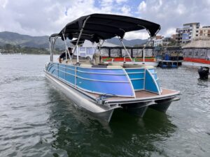 Planchón 15 personas Guatapé Colombia — vista exterior